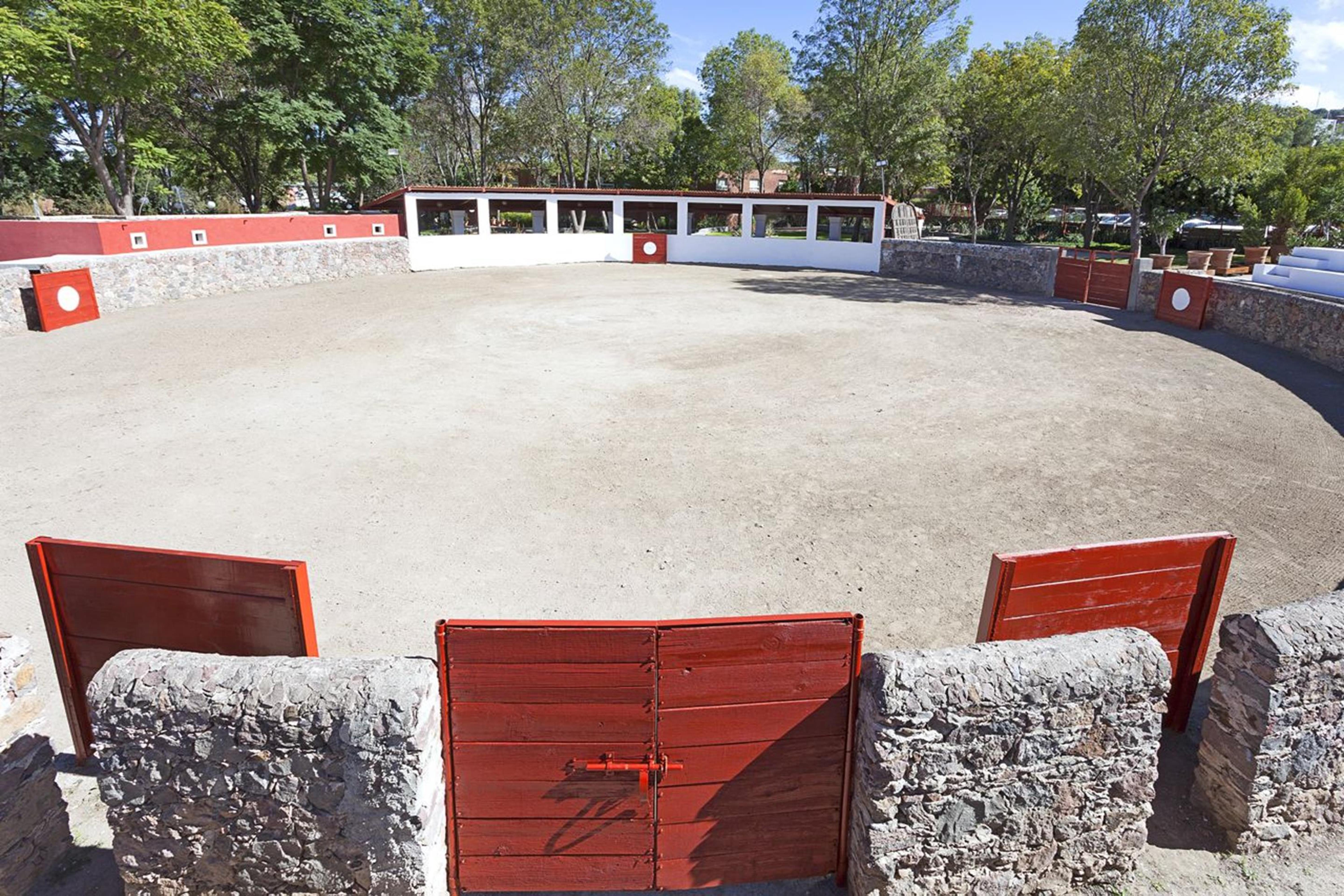 Real De Minas San Miguel De Allende Ngoại thất bức ảnh The bullring